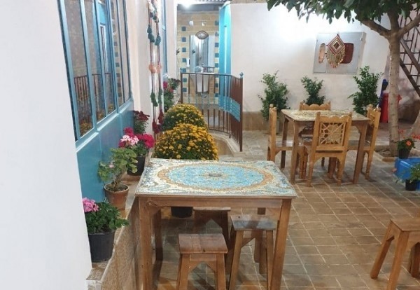 فضای بیرونی اقامتگاه سنتی گل طاها شیراز
